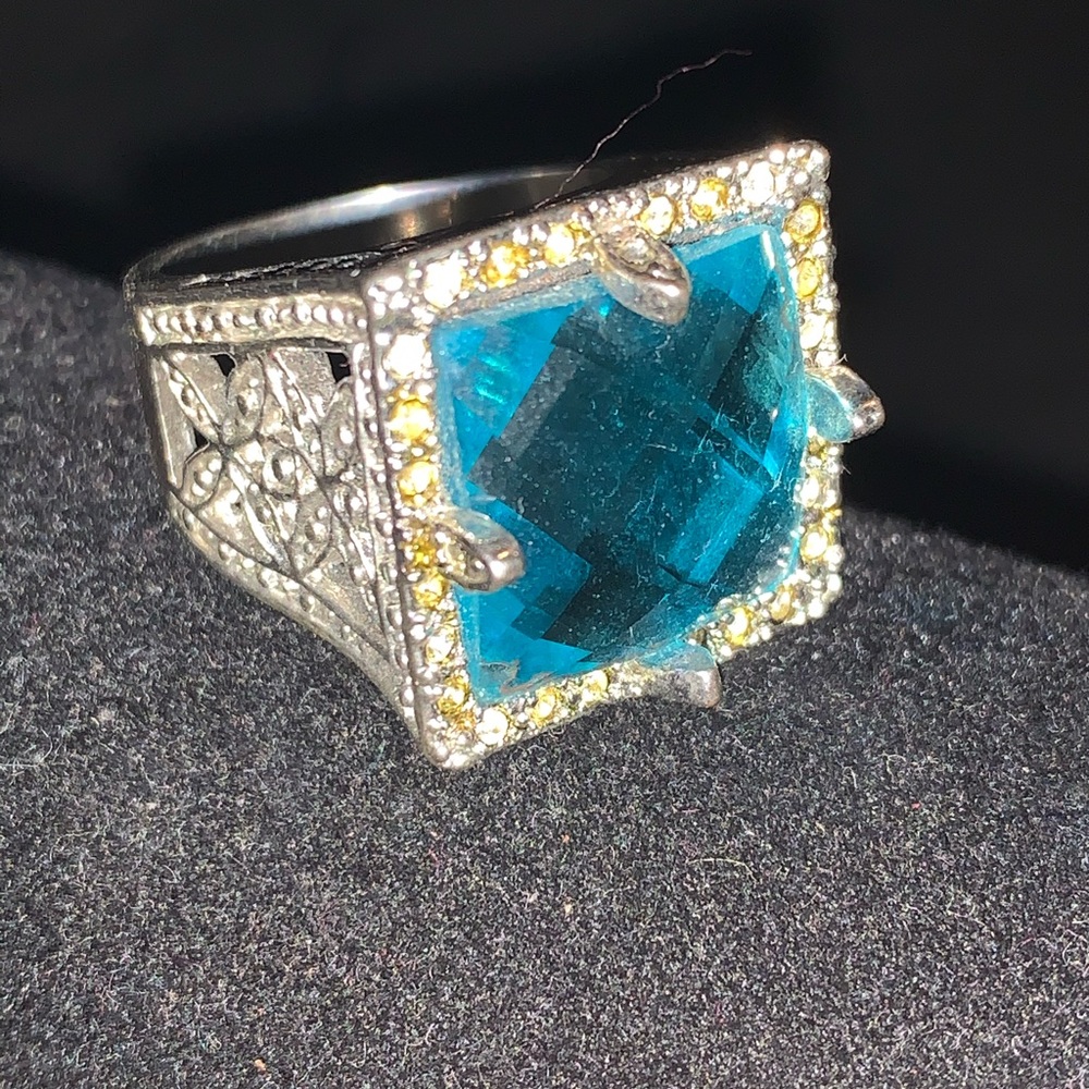 Ring - Picture 3 of 4